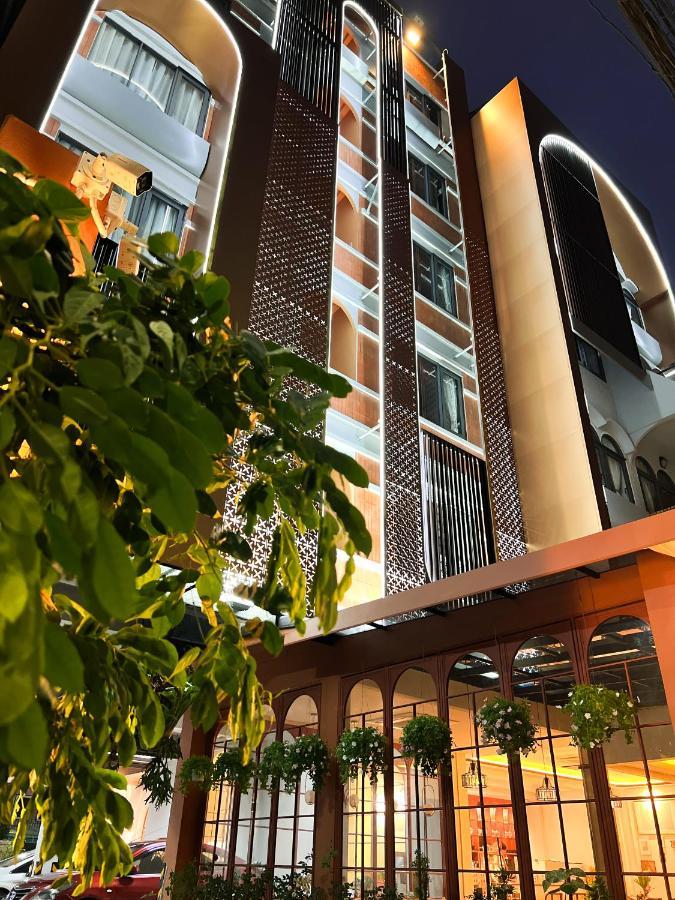 So Zen Hotel Silom Bangkok Exteriör bild