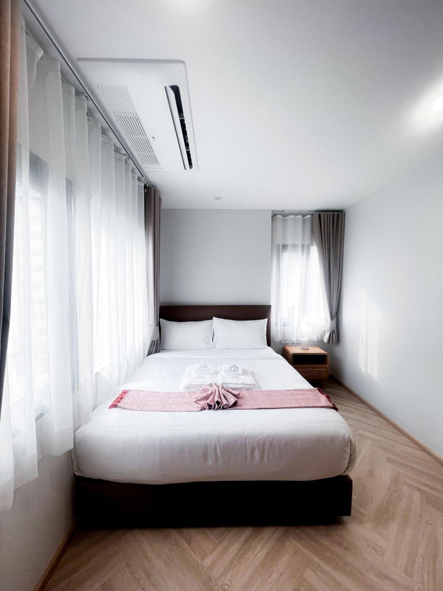 So Zen Hotel Silom Bangkok Exteriör bild
