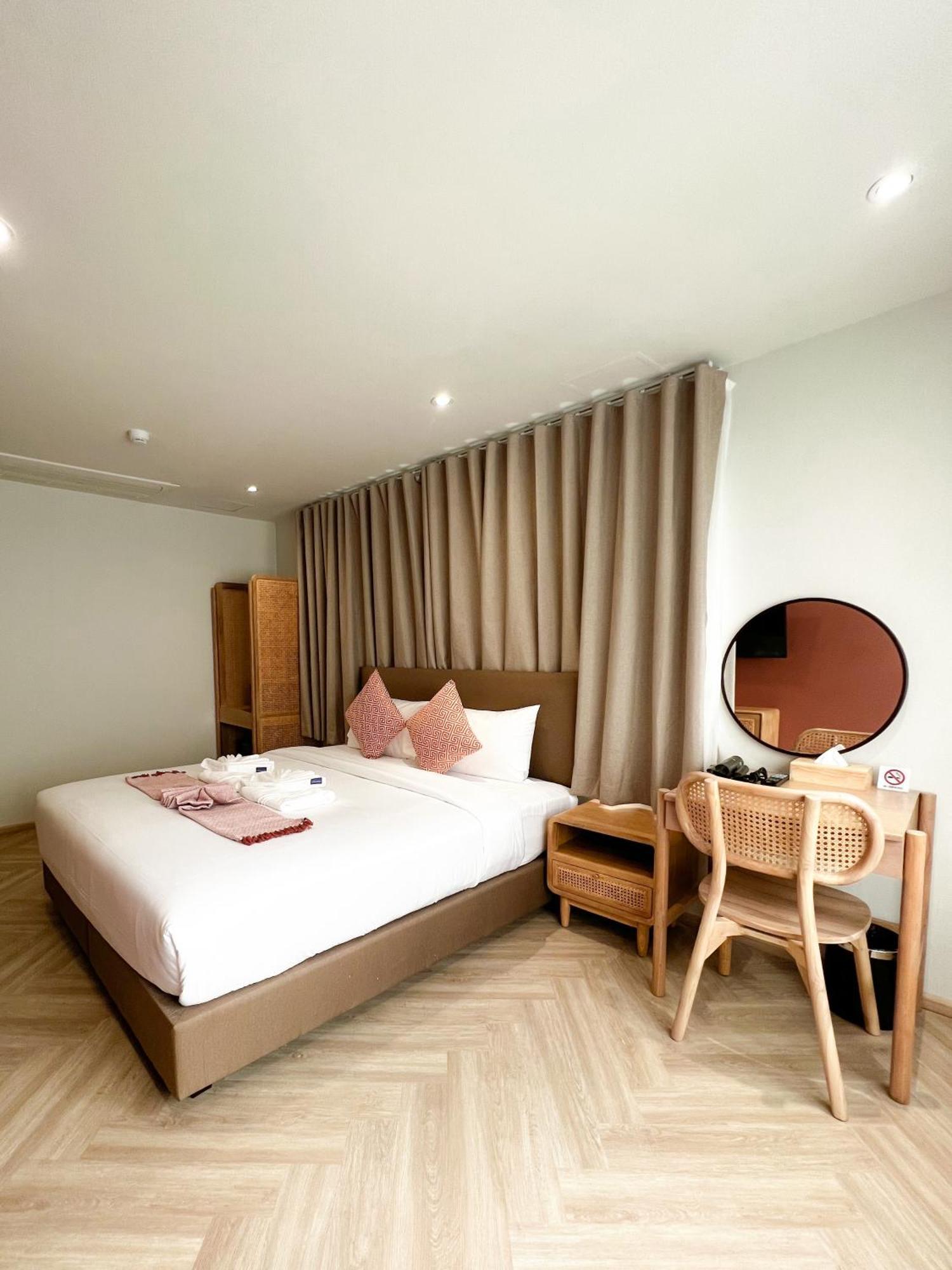 So Zen Hotel Silom Bangkok Exteriör bild
